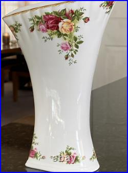 Gorgeous! Royal Albert OLD COUNTRY ROSES Vase 9.5 22K Gold Hand Painted Trim