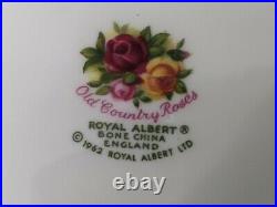 Large Fruit or Serving Bowl Old Country Roses by ROYAL ALBERT 101/8 in. Lovely