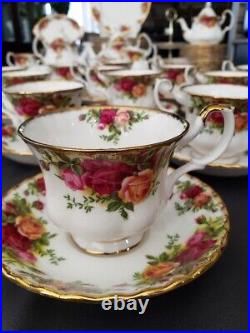 Large Set of Beautiful Royal Albert Old Country Rose, Dinnerware for 12 settings