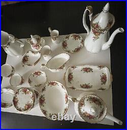 Large Set of Beautiful Royal Albert Old Country Rose, Dinnerware for 16 Pieces