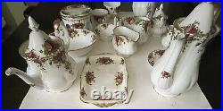Large Set of Beautiful Royal Albert Old Country Rose, Dinnerware for 16 Pieces