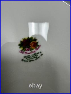 Lot of 32 Royal Albert Old Country Roses Bone China Plates & Egg Tray England