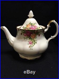 Lot of 3 / Royal Albert Old Country Roses 1962 Grandeur Vase, Teapot, Coffee Pot