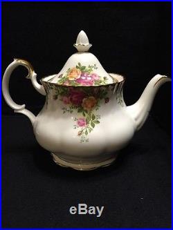 Lot of 3 / Royal Albert Old Country Roses 1962 Grandeur Vase, Teapot, Coffee Pot