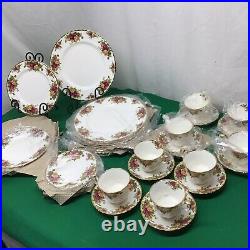 NEW IN BOX Royal Albert Old Country Roses 32 Pieces Set Complete Place Settings