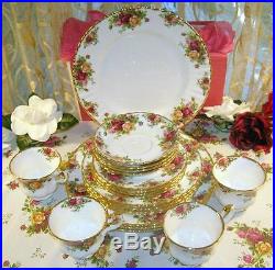 OLD COUNTRY ROSES 20 PIECES 4 PLACE SETTING ROYAL ALBERT England 1962 heirloon Q