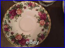 OLD COUNTRY ROSES 67 PIECES, 12 PLACE SETTING+SERVING PIECES, Royal Albert, Eng