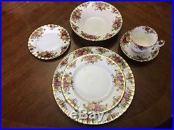 OLD COUNTRY ROSES 8 PLACE SETTING (48pcs.) ROYAL ALBERT England 1962-No reserve