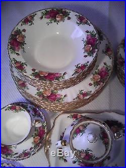 Old Country Roses Royal Albert England Bone China 1962 Service For 7