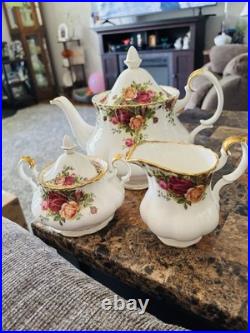 OLD COUNTRY ROSES TEAPOT SET WithSUGAR AND CREAMER PERFECT CONDITION