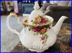OLD COUNTRY ROSES TEAPOT SET WithSUGAR AND CREAMER PERFECT CONDITION