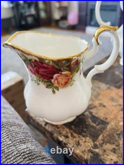 OLD COUNTRY ROSES TEAPOT SET WithSUGAR AND CREAMER PERFECT CONDITION