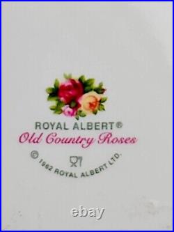 Old Country Roses Canister Set 3 Piece withLidsRoyal AlbertBone China