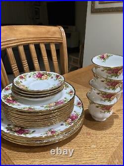 Old Country Roses China 4 Piece Setting & 4 Salad Plates 20 PCs In Total
