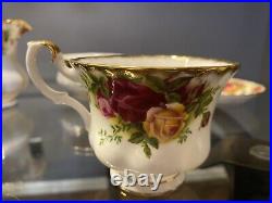 Old Country Roses Royal Albert 1962 Tea/Saucer Set Of 8 Bone China England