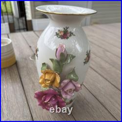 Old Country Roses Royal Albert 1962 Vase Sculpted flowers