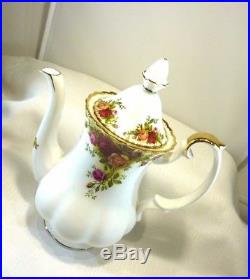 Old Country Roses Royal Albert 1st England Bone China Coffee Pot Old Country Roses Royal Albert 1st England Bone China Coffee Pot