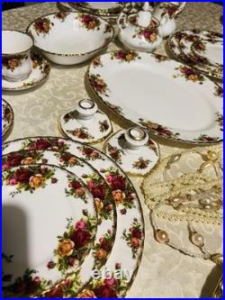 Old Country Roses Royal Albert Bone China 8 Place Settings Complete