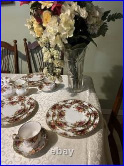Old Country Roses Royal Albert Bone China 8 Place Settings Complete