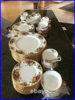 Old Country Roses Royal Albert Bone China, complete place settings for 15 people