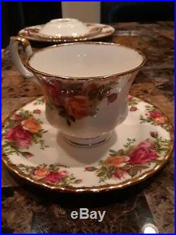 Old Country Roses Royal Albert China, 1962. Full 8 place setting. Perfect c