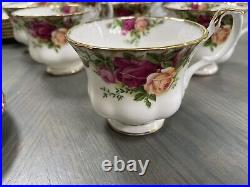 Old Country Roses Royal Albert Fine China 1962 From England 71 Pieces