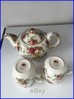 Old Country Roses Royal Albert teapot set mint