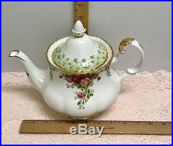 RARE ROYAL ALBERT OLD COUNTRY ROSES ENGLAND LARGE TEAPOT With GREEN ACCENT LID