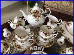 ROYAL ALBERT 1962 OLD COUNTRY ROSES BONE CHINA Excellent