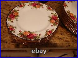ROYAL ALBERT BONE CHINA OLD COUNTRY ROSES SERVICE FOR 8 with 36 total pieces