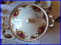 Royal Albert England Old Country Roses Lidded Vegetable Soup Tureen Excellent