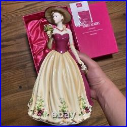 ROYAL ALBERT FIGURINES OLD COUNTRY ROSE 2010 FIGURINE OF THE YEAR With Box Roses