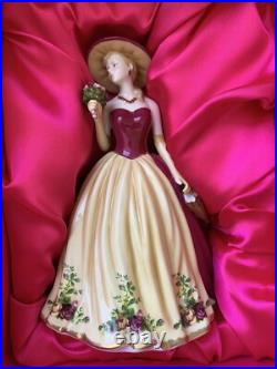 ROYAL ALBERT FIGURINE OLD COUNTRY ROSE 2010 FIGURINE OF THE YEAR With Box Roses 9
