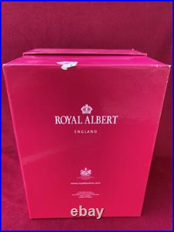 ROYAL ALBERT FIGURINE OLD COUNTRY ROSE 2010 FIGURINE OF THE YEAR With Box Roses 9