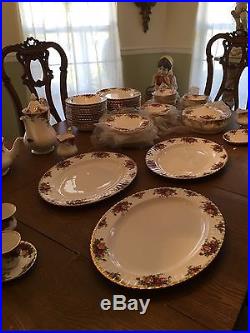 ROYAL ALBERT OLD COUNTRY ROSES. 130 PIECES SET. SERVES 12+
