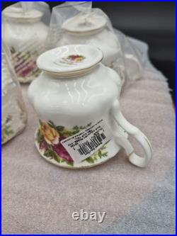 ROYAL ALBERT OLD COUNTRY ROSES 16pc. Dinning set. New in opened box