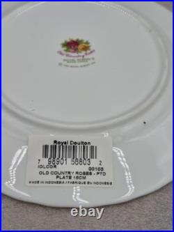ROYAL ALBERT OLD COUNTRY ROSES 16pc. Dinning set. New in opened box