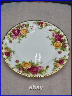 ROYAL ALBERT OLD COUNTRY ROSES 16pc. Dinning set. New in opened box