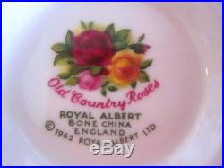 ROYAL ALBERT OLD COUNTRY ROSES 20 Piece Set Original 1962