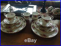 ROYAL ALBERT OLD COUNTRY ROSES 4 Place Settings 20 Pieces England Mint
