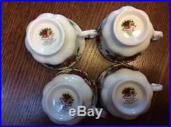 ROYAL ALBERT OLD COUNTRY ROSES 4 Place Settings 20 Pieces England Mint