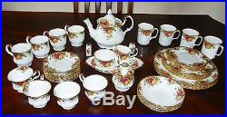 ROYAL ALBERT- OLD COUNTRY ROSES 50 PIECES NEVER USED LG. TEAPOT, JAM JAR