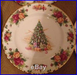 ROYAL ALBERT OLD COUNTRY ROSES BONE CHINA 12 CHRISTMAS MAGIC PLATES With CASE
