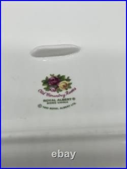 ROYAL ALBERT OLD COUNTRY ROSES Butter Dish. Made in England ROYAL ALBERT OLD COUNTRY ROSES Butter Dish. Made in England