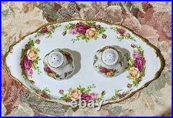 ROYAL ALBERT OLD COUNTRY ROSES CHRISTMAS MAGIC SALT & PEPPER SHAKER SET With TRAY