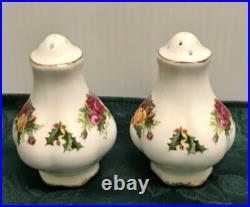 ROYAL ALBERT OLD COUNTRY ROSES CHRISTMAS MAGIC SALT & PEPPER SHAKER SET With TRAY