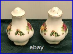 ROYAL ALBERT OLD COUNTRY ROSES CHRISTMAS MAGIC SALT & PEPPER SHAKER SET With TRAY