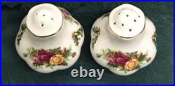 ROYAL ALBERT OLD COUNTRY ROSES CHRISTMAS MAGIC SALT & PEPPER SHAKER SET With TRAY