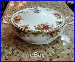 Royal Albert Old Country Roses Covered Vegetable Soup Dish