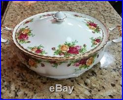 Royal Albert Old Country Roses Covered Vegetable Soup Dish